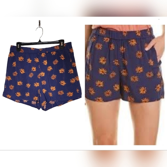 Madewell floral flowy stretch waist pull on shorts, pockets. Size medium.Viscose - Picture 1 of 14